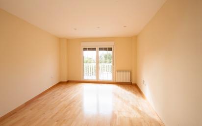 Bedroom of Flat for sale in Cabanillas del Campo  with Air Conditioner, Terrace and Storage room