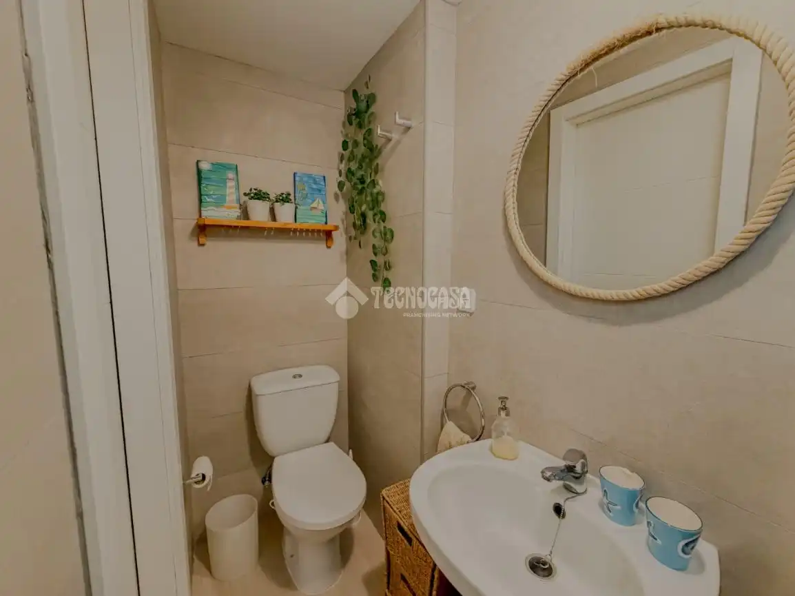 Baño de Piso en venta en Rota con Aire acondicionado, Calefacción y Jardín privado