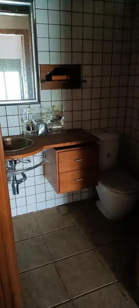 Bany de Casa o xalet en venda en Torrelles de Llobregat amb Balcó