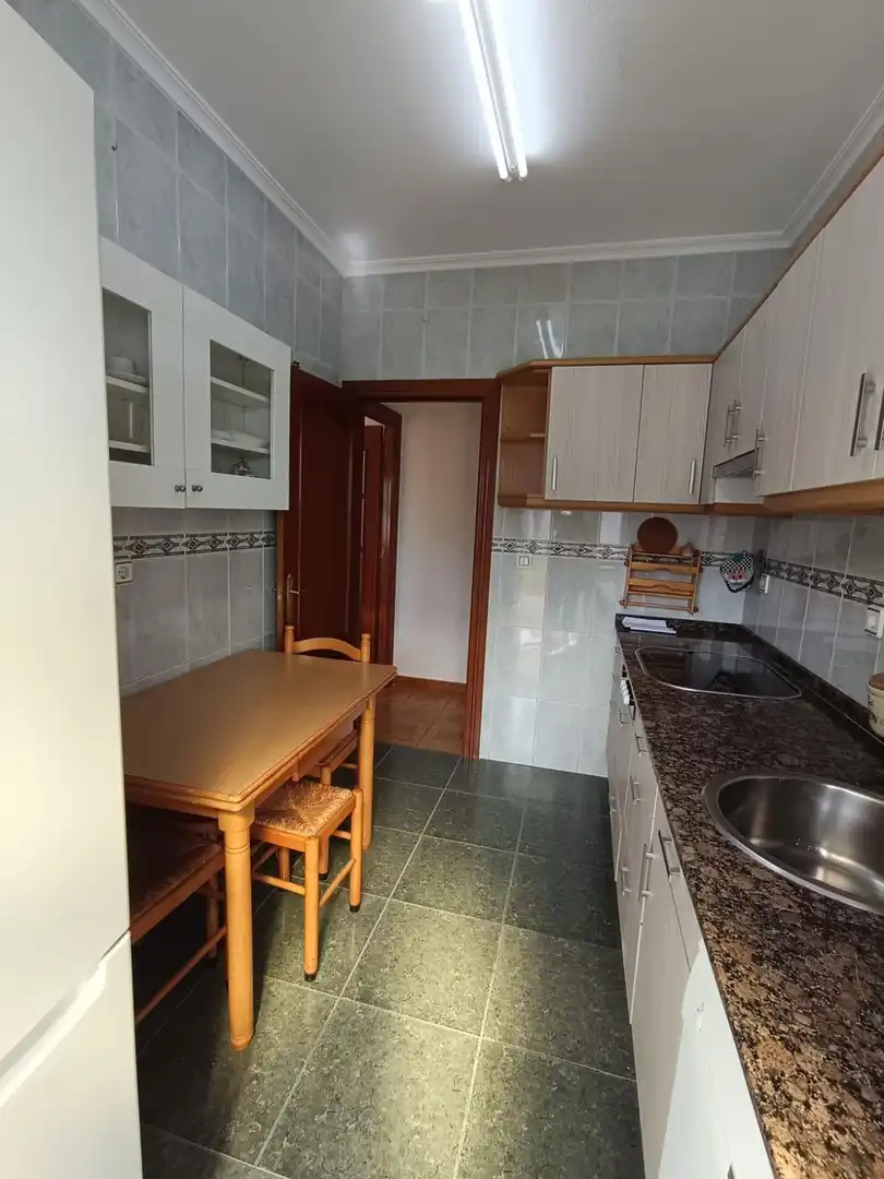 Cocina de Piso en venta en Avilés con Calefacción y Terraza