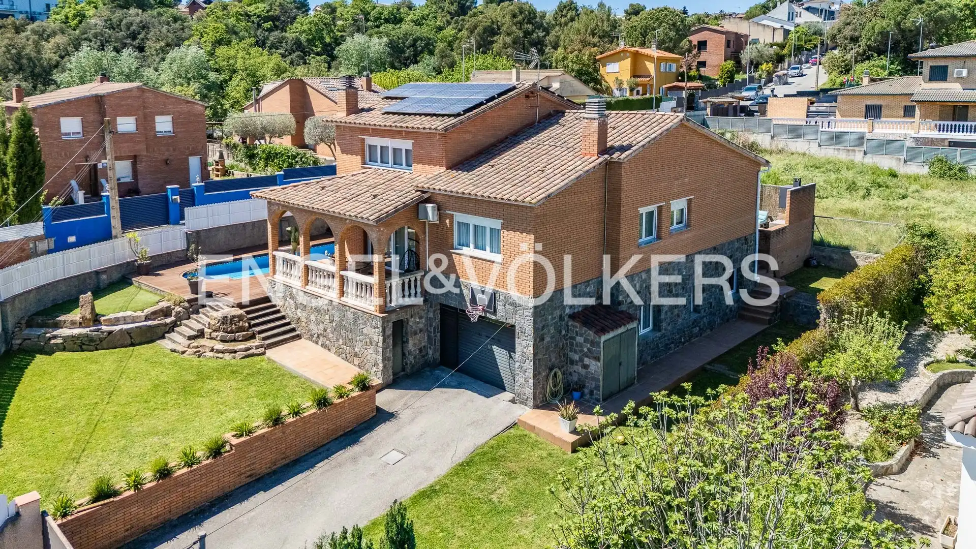 Vista exterior de Casa o chalet en venta en Castellar del Vallès con Aire acondicionado, Calefacción y Jardín privado