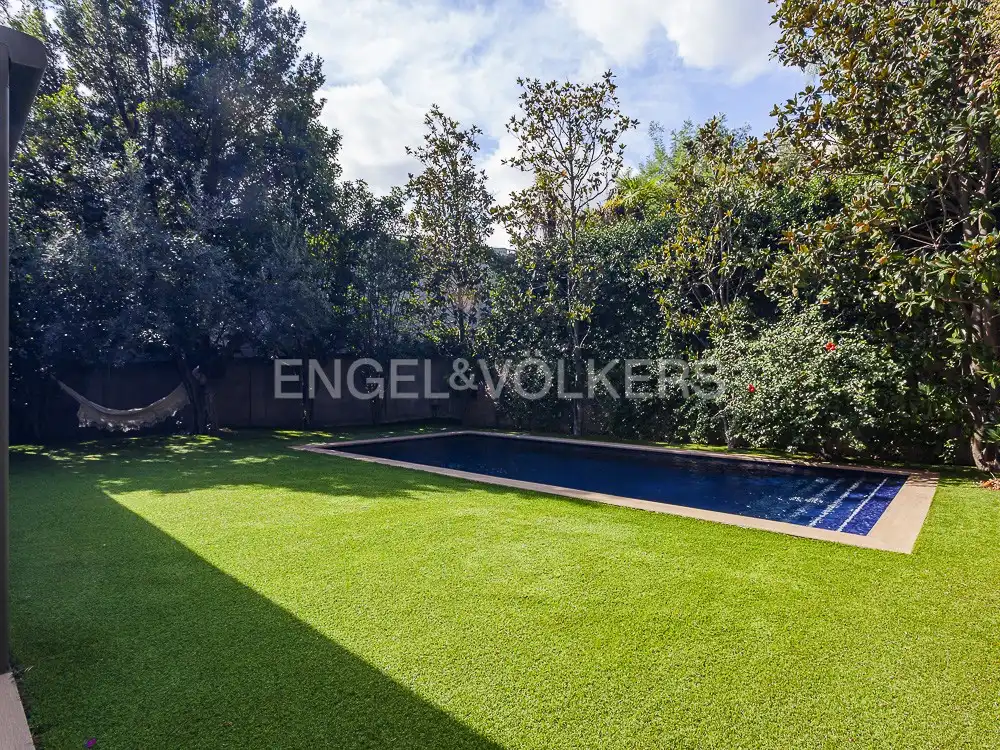 Piscina de Casa o chalet en venta en Barcelona con Aire acondicionado, Calefacción y Jardín privado
