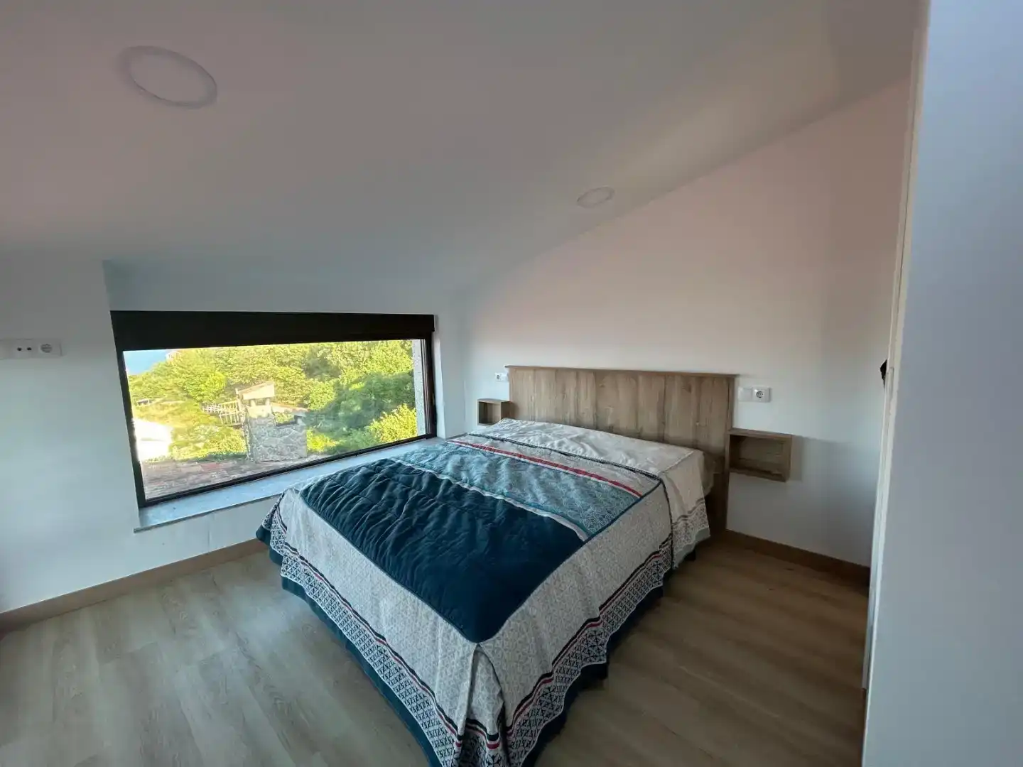 Dormitori de Casa adosada en venda en Fisterra amb Jardí privat, Parquet i Moblat