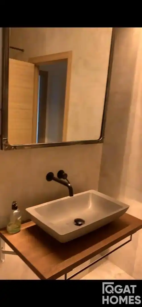 Badezimmer von Dachboden zur Miete in Gavà mit Klimaanlage, Schwimmbad und Gemeinschaftspool