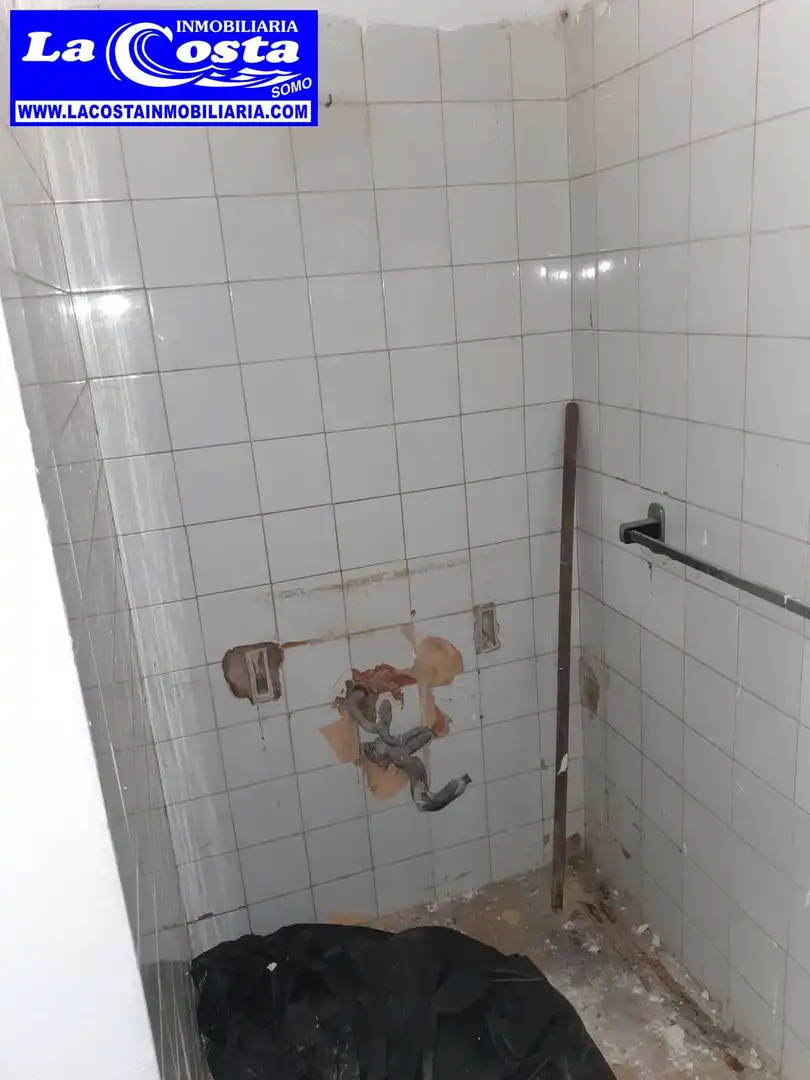 Bany de Local en venda en Santander