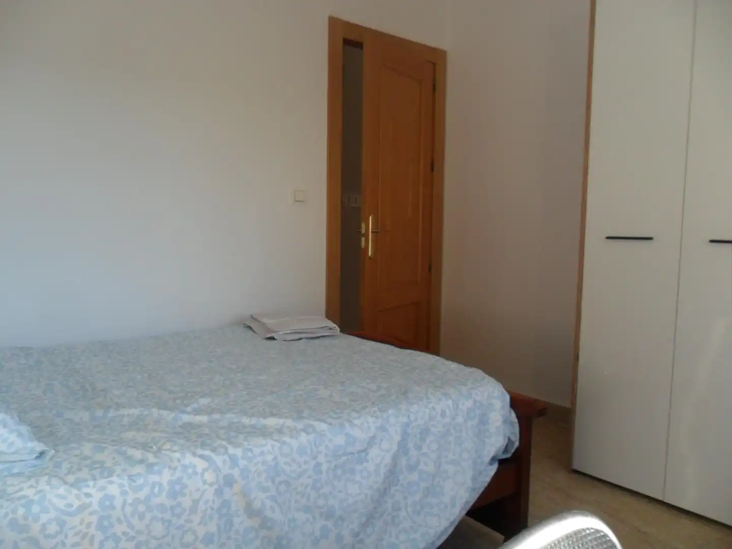 Dormitori de Pis de lloguer en Granada amb Aire condicionat, Terrassa i Moblat