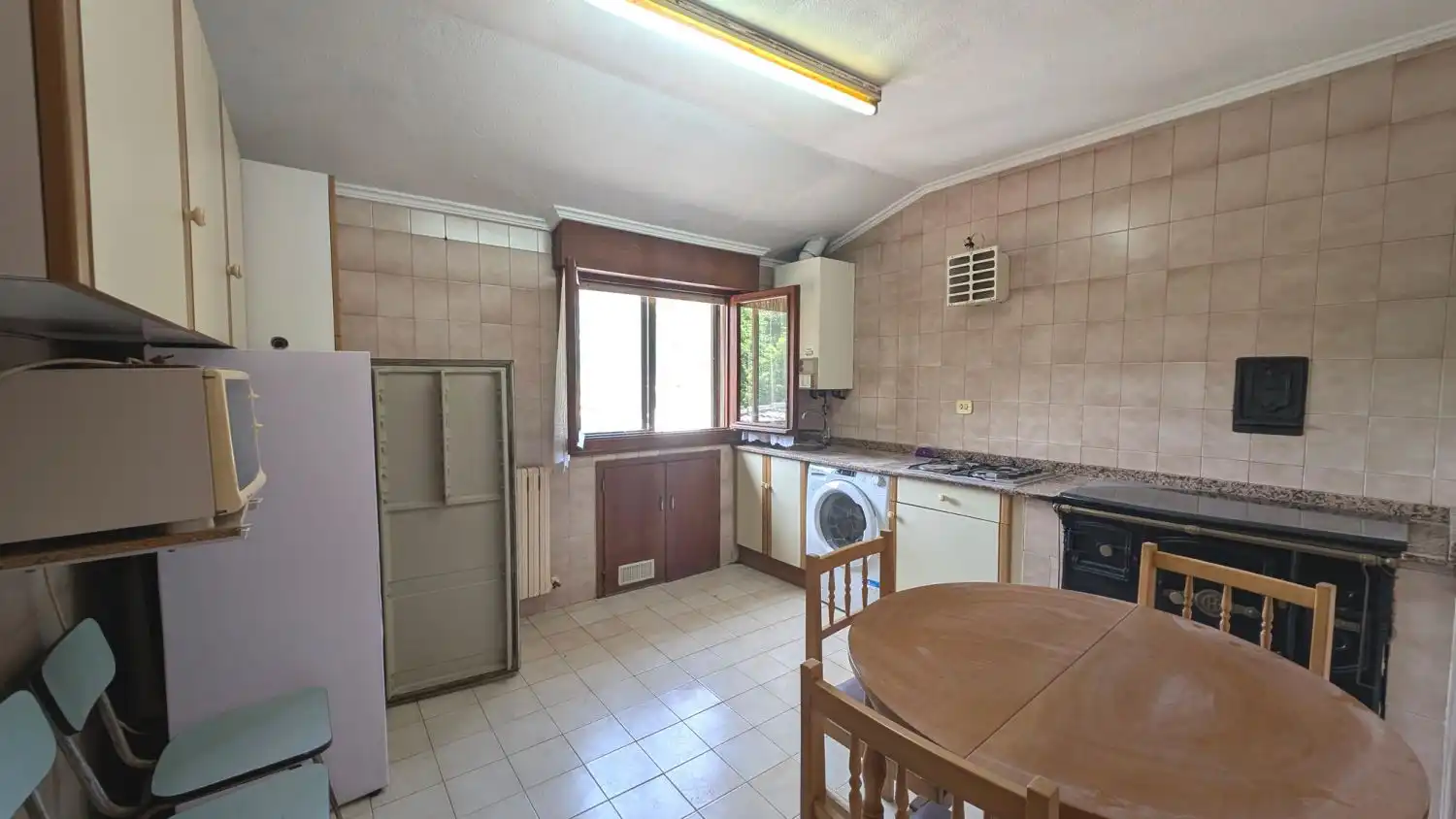 Küche von Wohnung zum Verkauf in Vega de Pas mit Heizung, Abstellraum und Möbliert