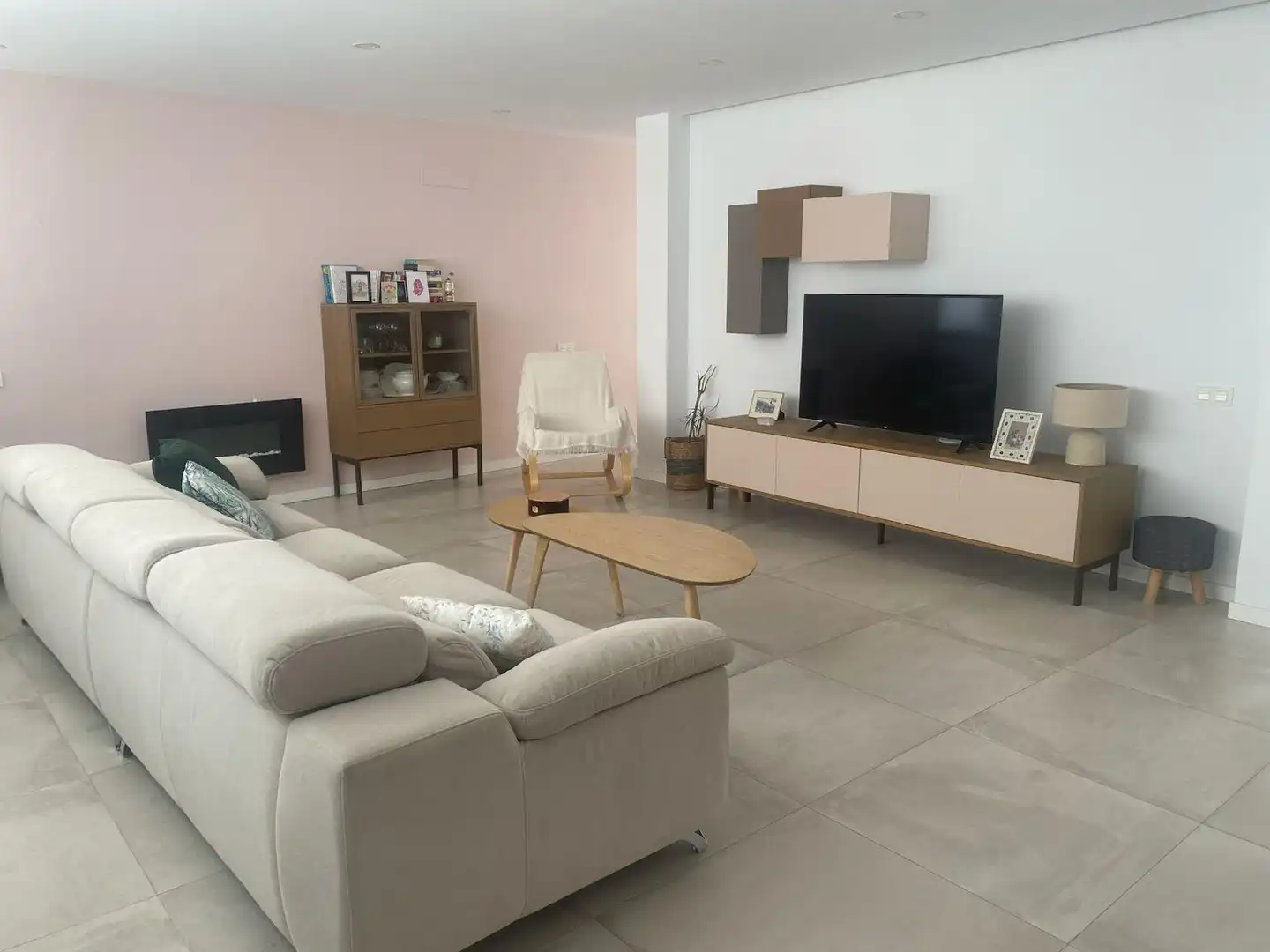 Sala d'estar de Casa o xalet en venda en Cuevas de San Marcos amb Aire condicionat, Calefacció i Jardí privat