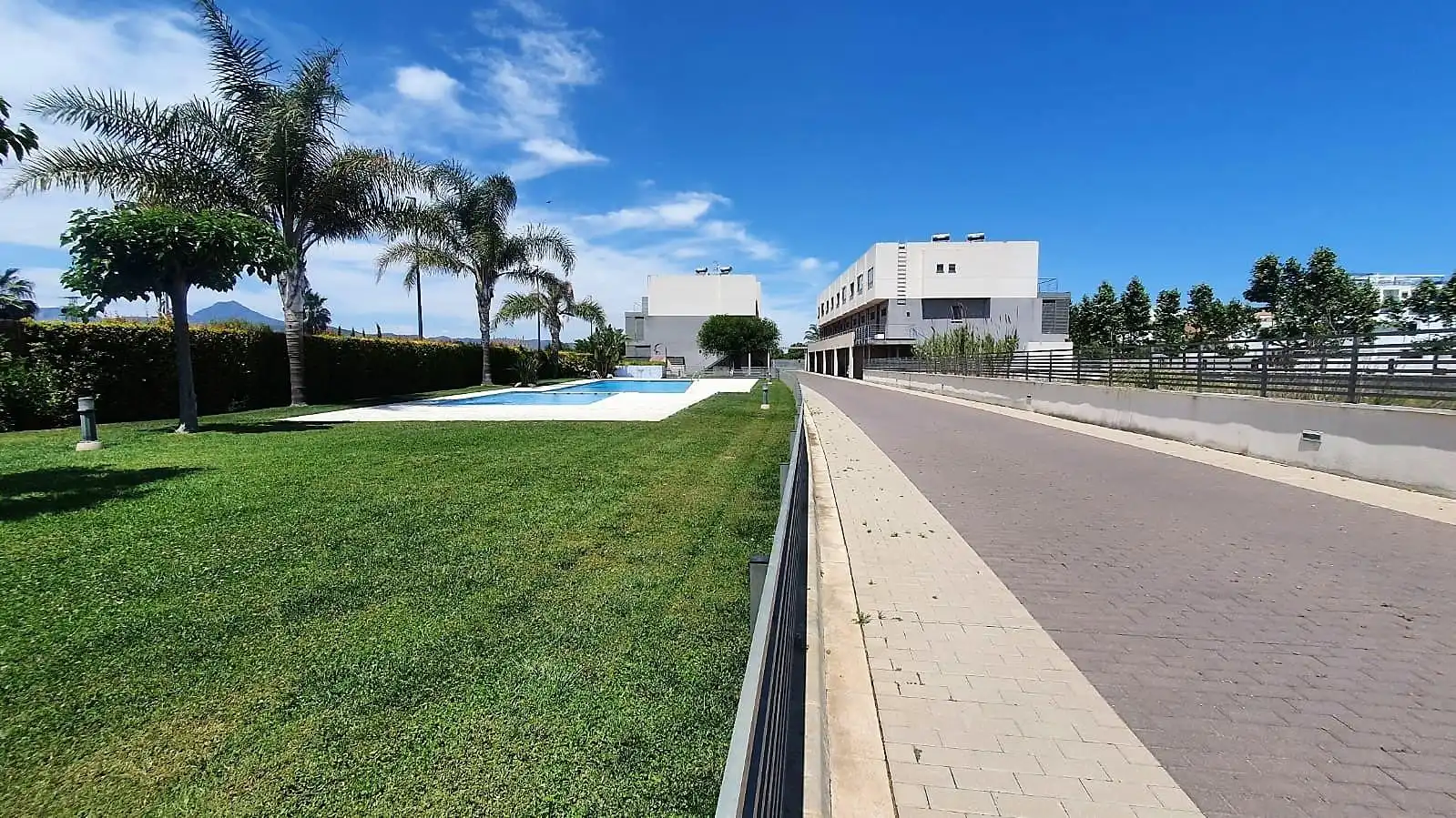 Piscina de Planta baixa en venda en Daimús amb Calefacció, Jardí privat i Terrassa