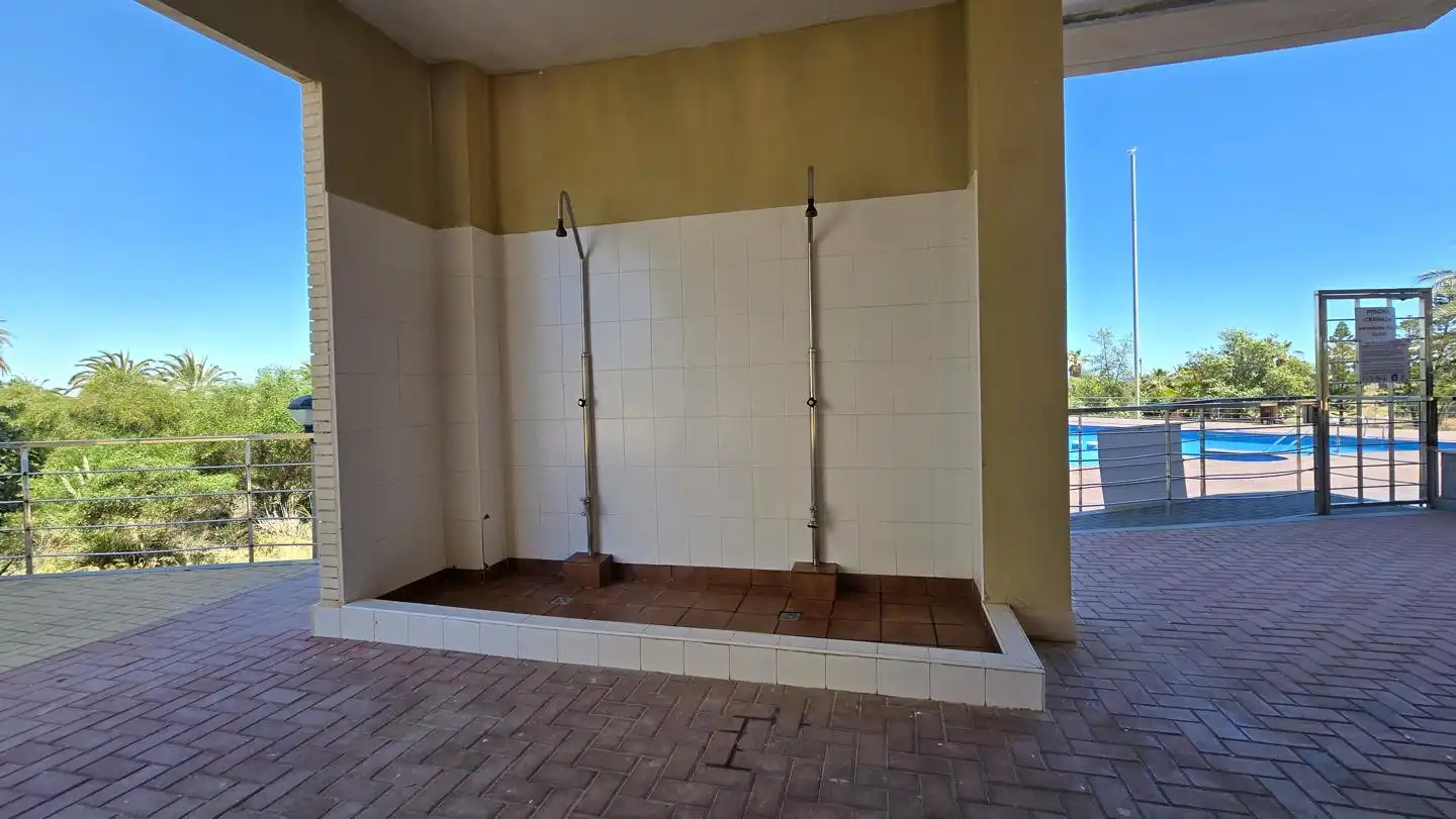 Bany de Apartament en venda en La Manga del Mar Menor amb Aire condicionat, Terrassa i Piscina