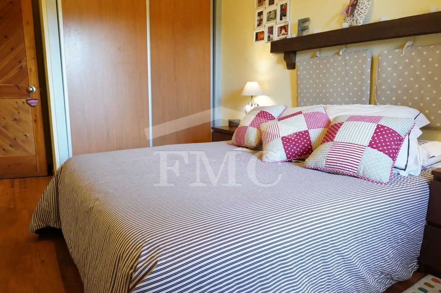 Schlafzimmer von Erdgeschoss zum Verkauf in Font-Romeu-Odeillo-Via mit Heizung, Privatgarten und Parkett