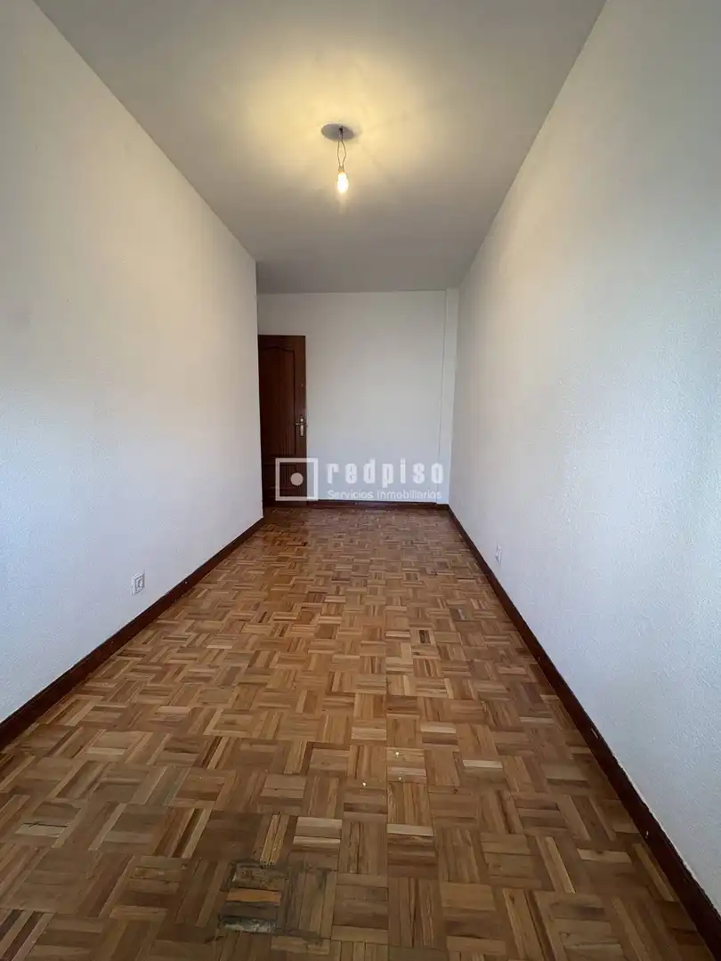 Dormitori de Pis en venda en Madrid amb Calefacció, Parquet i Terrassa