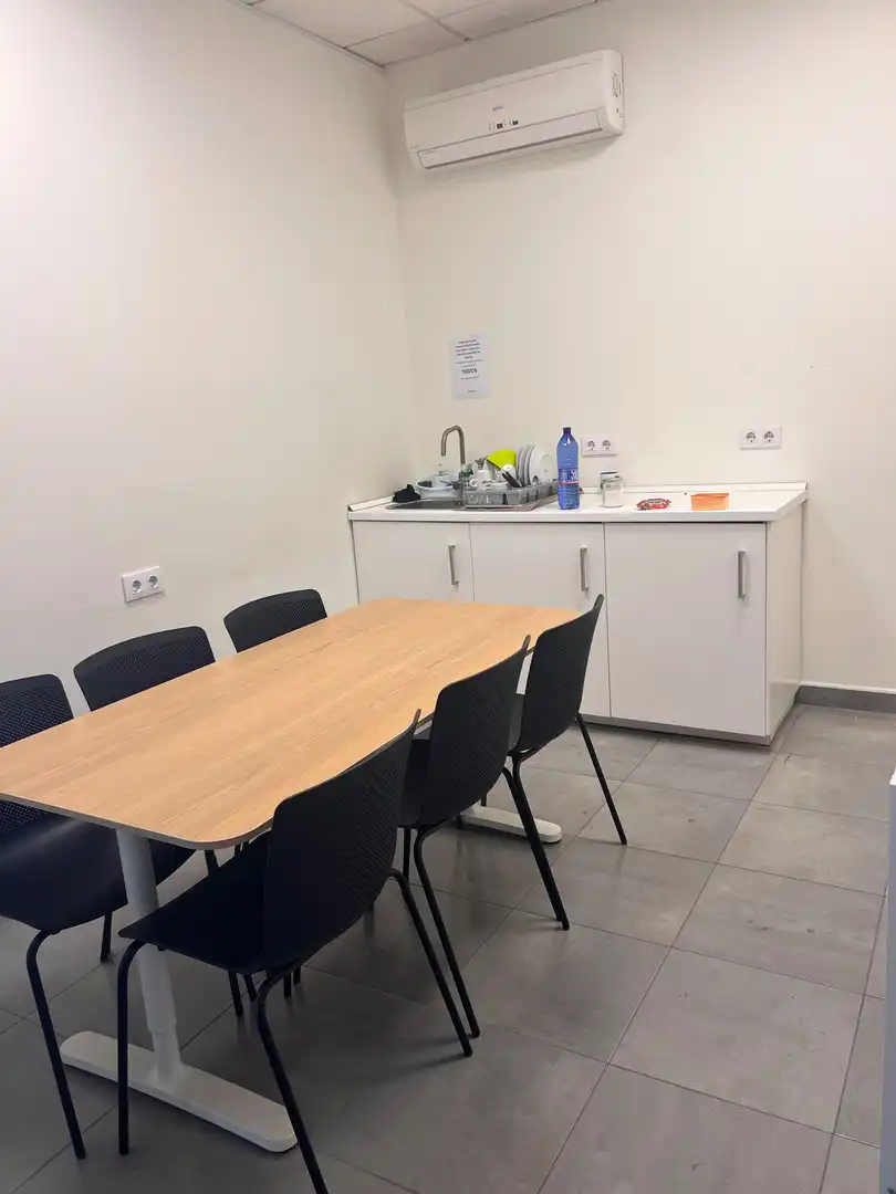 Büro zur Miete in Camas mit Klimaanlage, Heizung und Möbliert