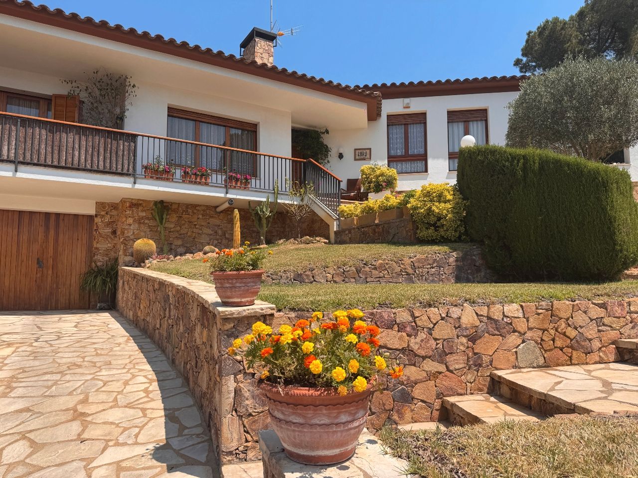 Jardí de Casa o xalet en venda en Mont-ras amb Aire condicionat, Calefacció i Jardí privat