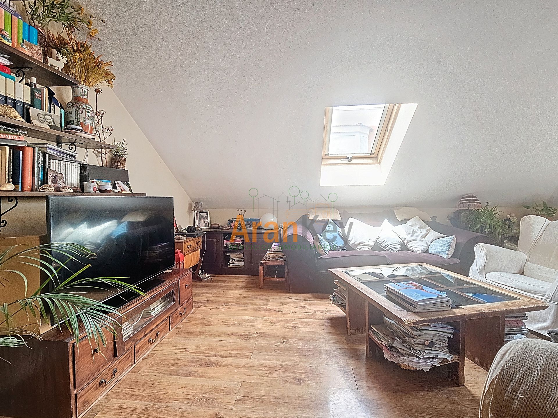 Living room of Flat for sale in Aranjuez  with Air Conditioner, Heating and Storage room
