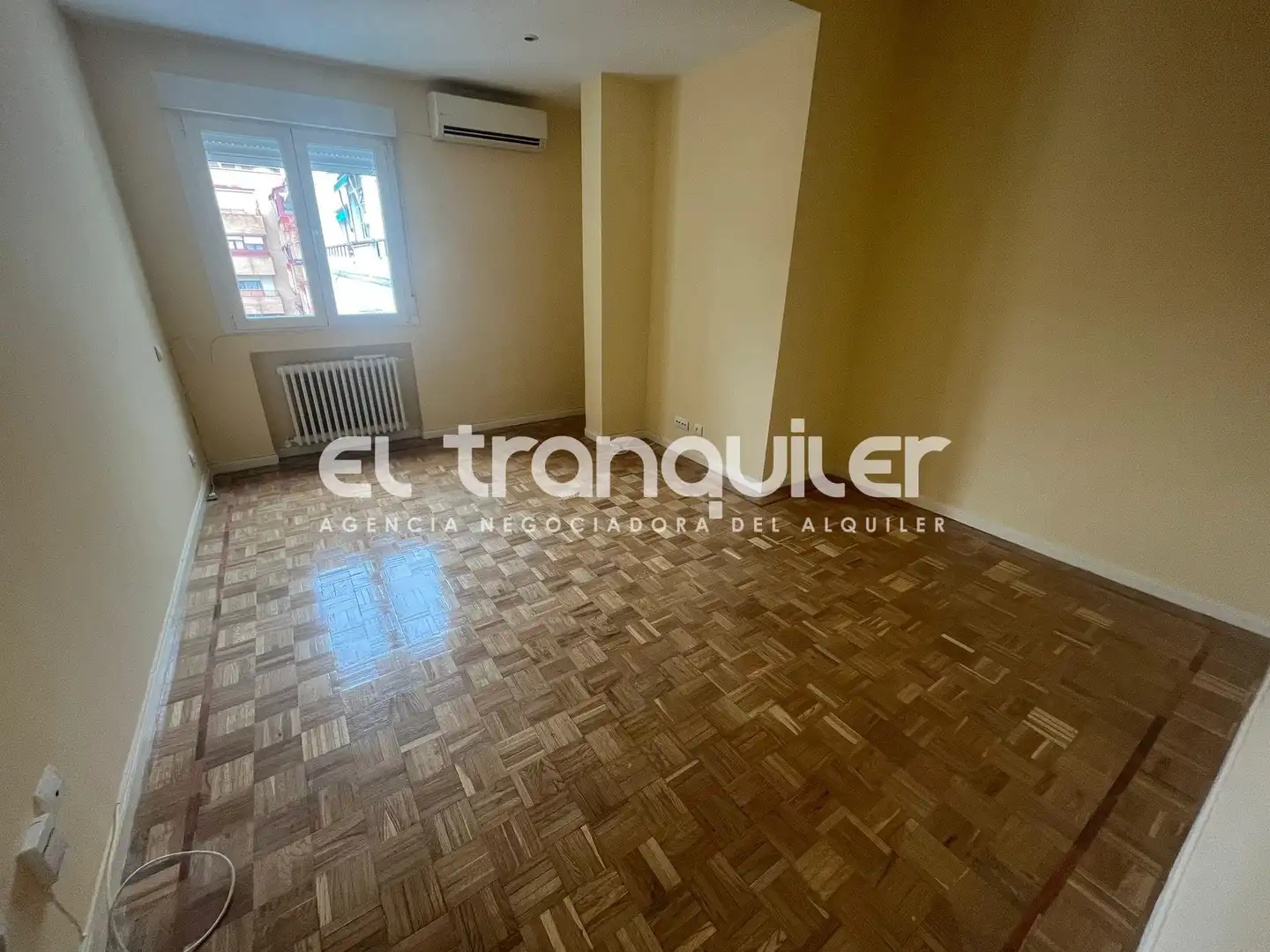 Dormitori de Pis de lloguer en Madrid amb Aire condicionat, Parquet i Terrassa