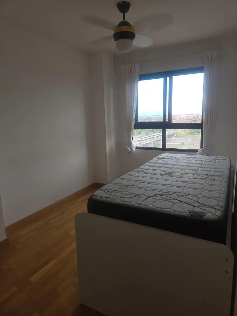 Bedroom of Flat for rent in Valencia  with Air Conditioner, Parquet flooring and Balcony
