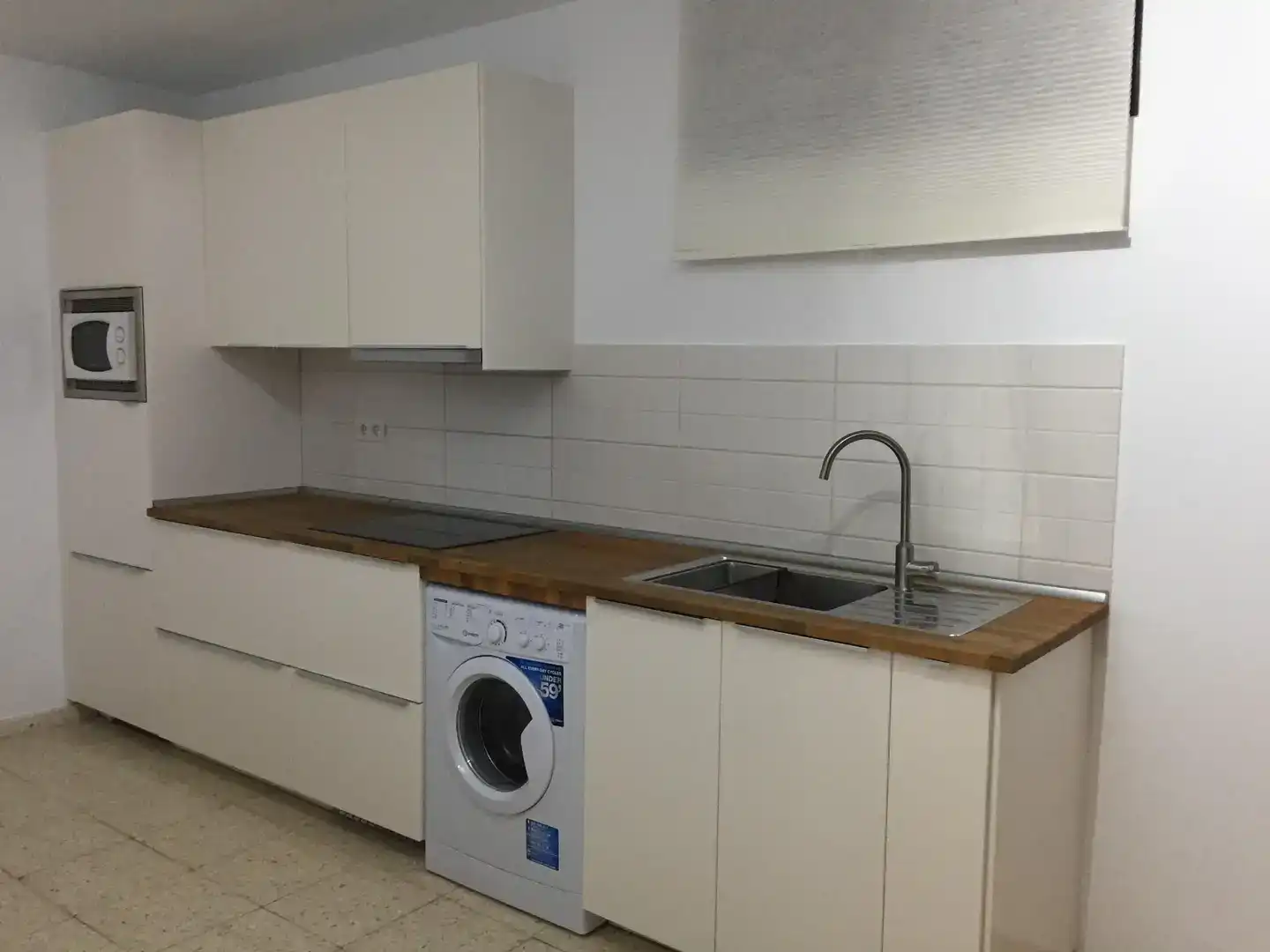 Cuina de Casa adosada en venda en Arrecife amb Aire condicionat, Jardí privat i Traster