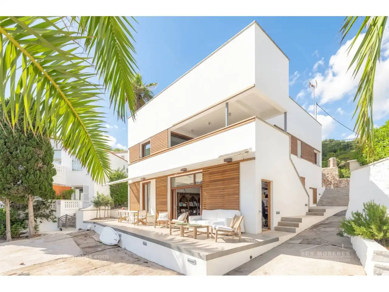 Vista exterior de Casa o xalet en venda en Maó - Mahón amb Aire condicionat, Jardí privat i Terrassa