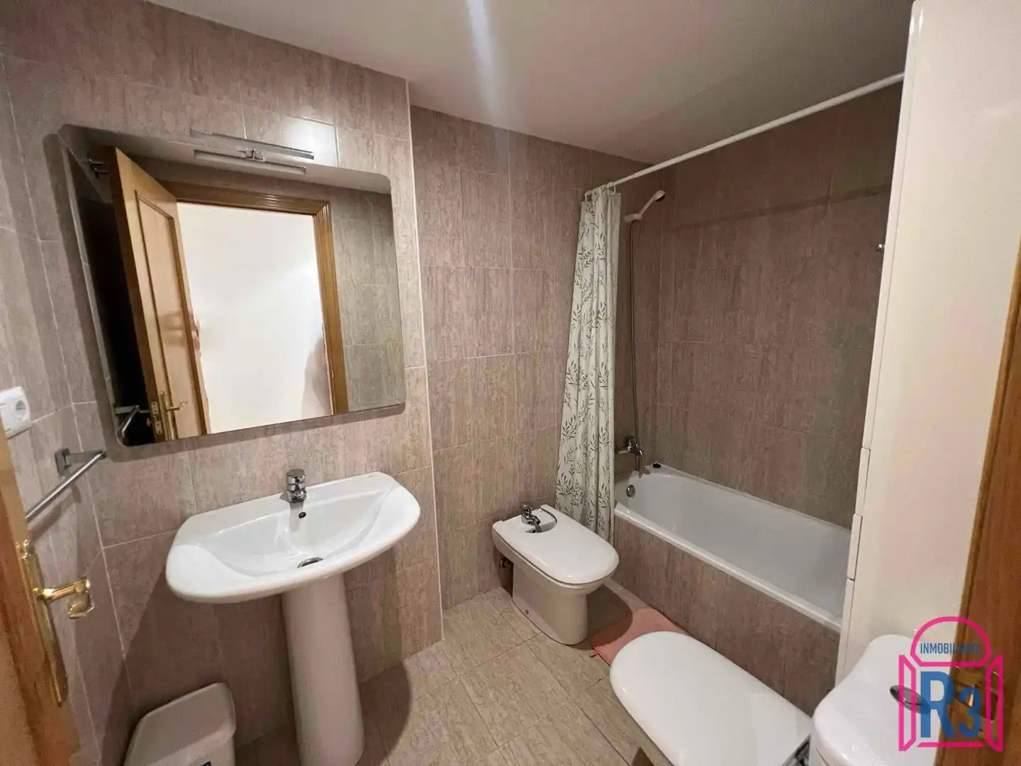 Baño de Piso en venta en León Capital  con Calefacción, Terraza y Trastero