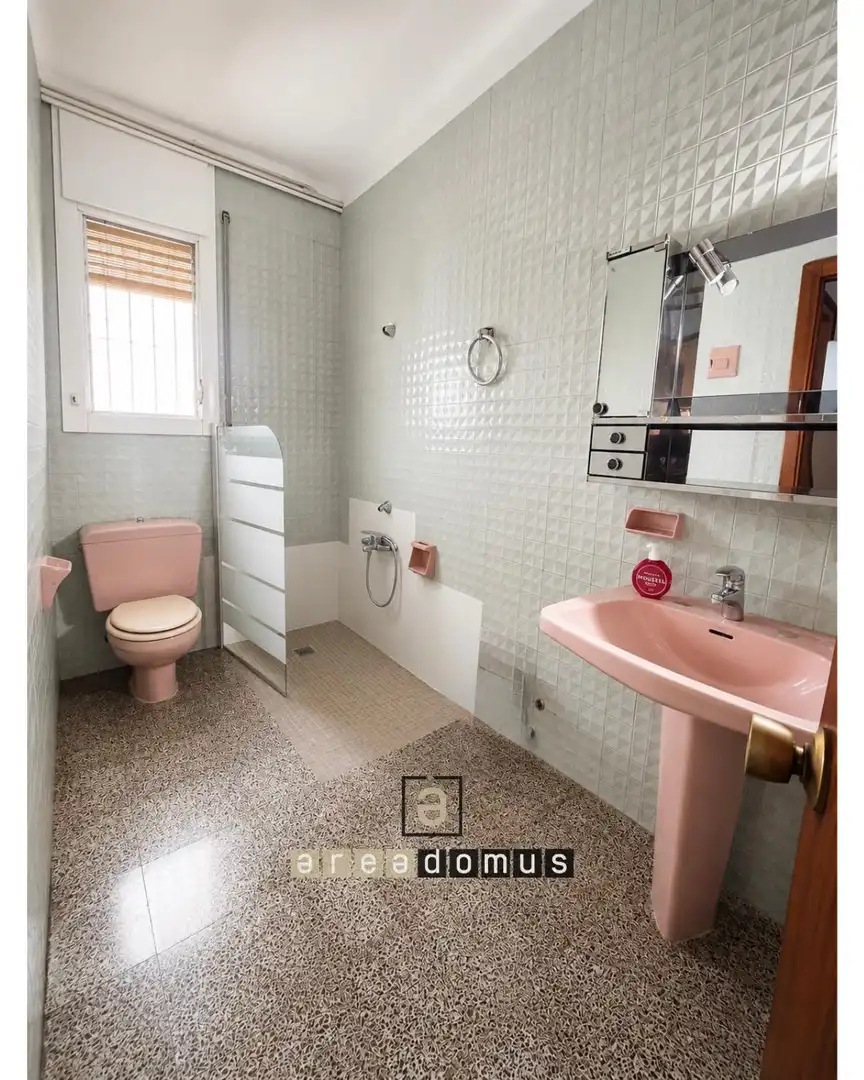 Badezimmer von Wohnung zum Verkauf in Sant Feliu de Llobregat mit Heizung, Privatgarten und Abstellraum