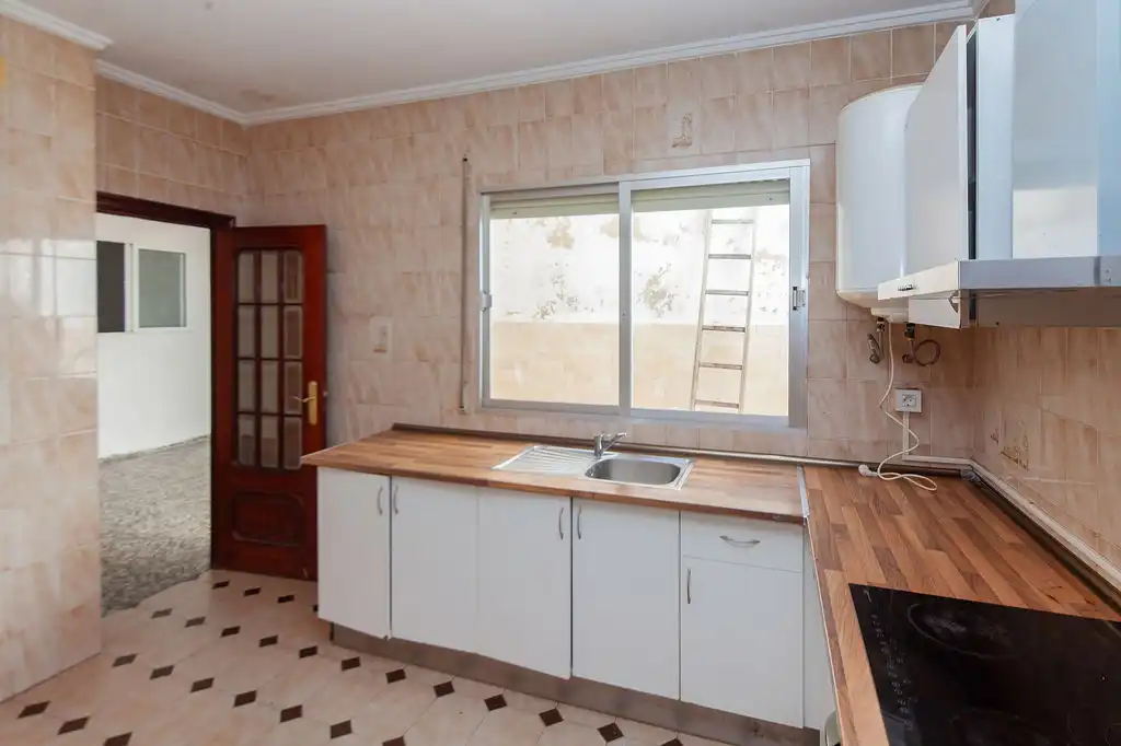 Küche von Erdgeschoss zum Verkauf in Valencia