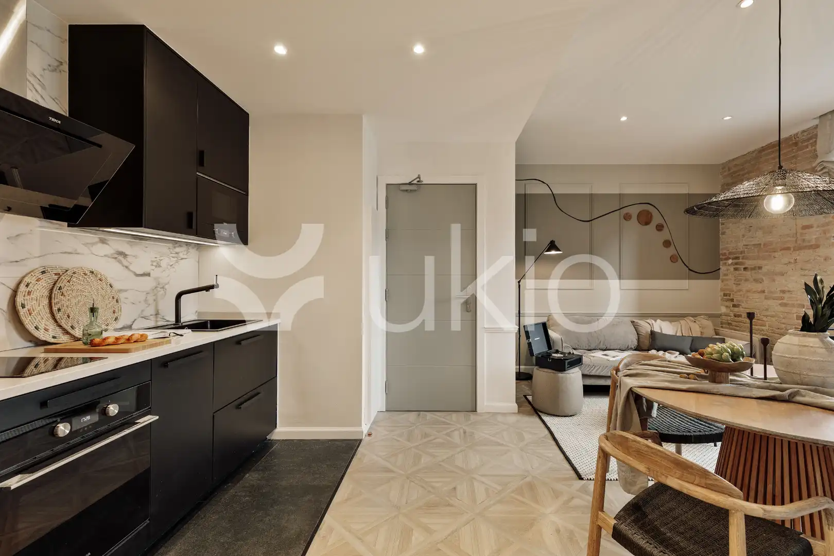 Cuina de Apartament de lloguer en Barcelona amb Aire condicionat, Calefacció i Moblat