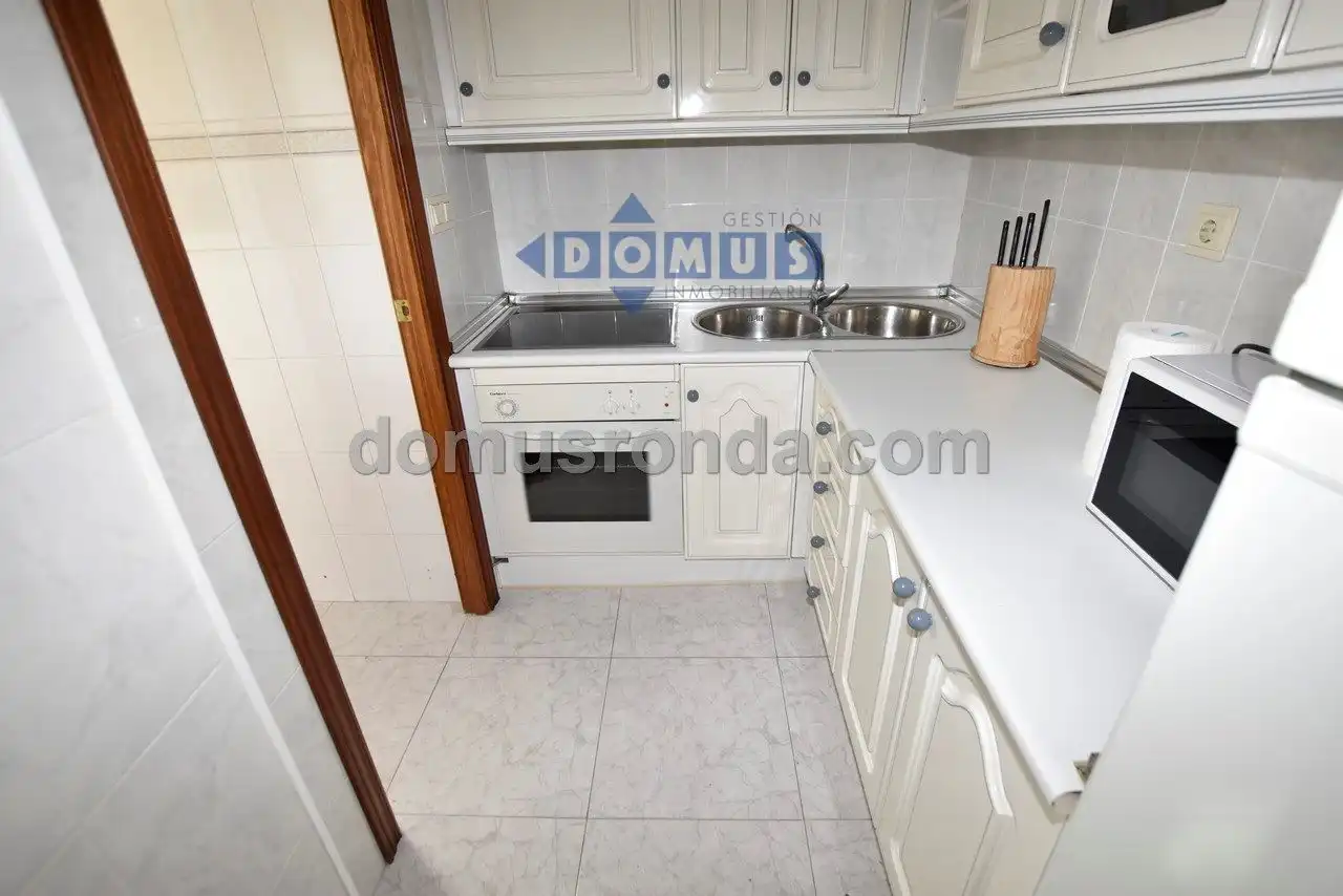 Cocina de Piso en venta en Ronda con Trastero, Amueblado y Lavadora