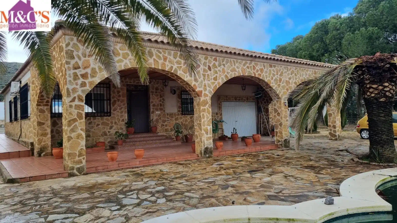 Vista exterior de Casa o xalet en venda en Cabezarrubias del Puerto amb Aire condicionat, Calefacció i Jardí privat
