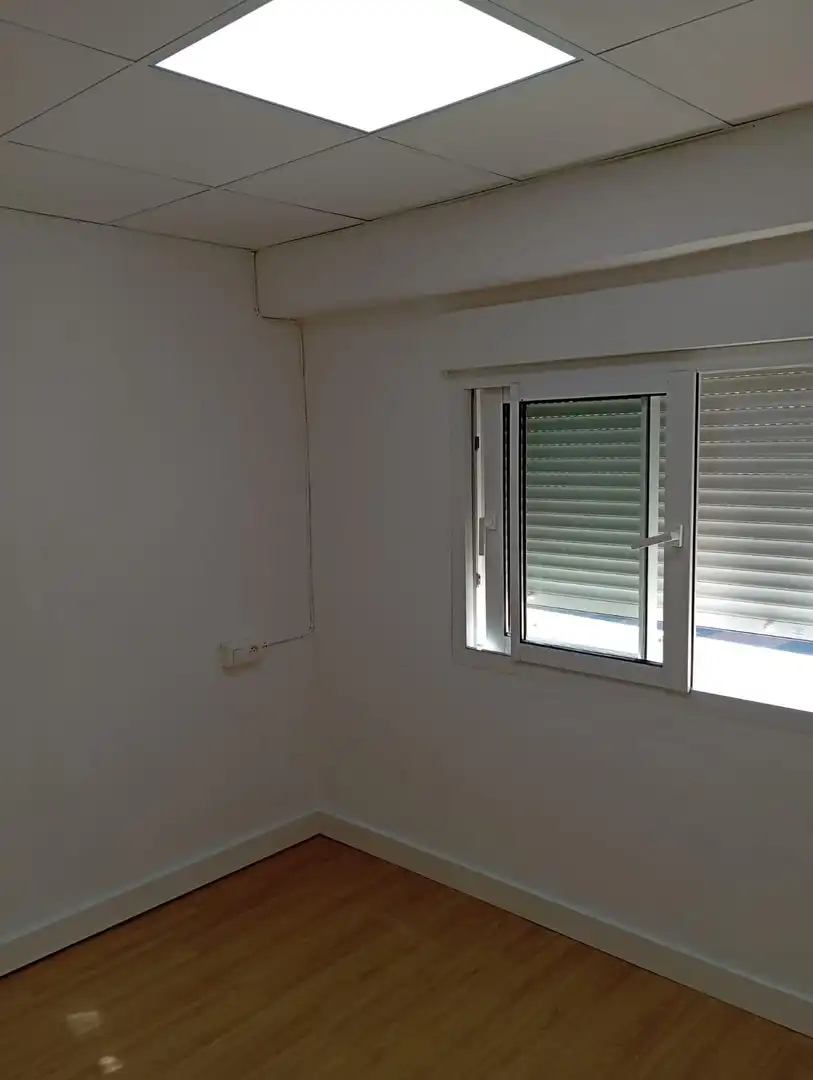 Schlafzimmer von Geschaftsraum zum Verkauf in Oliva mit Klimaanlage