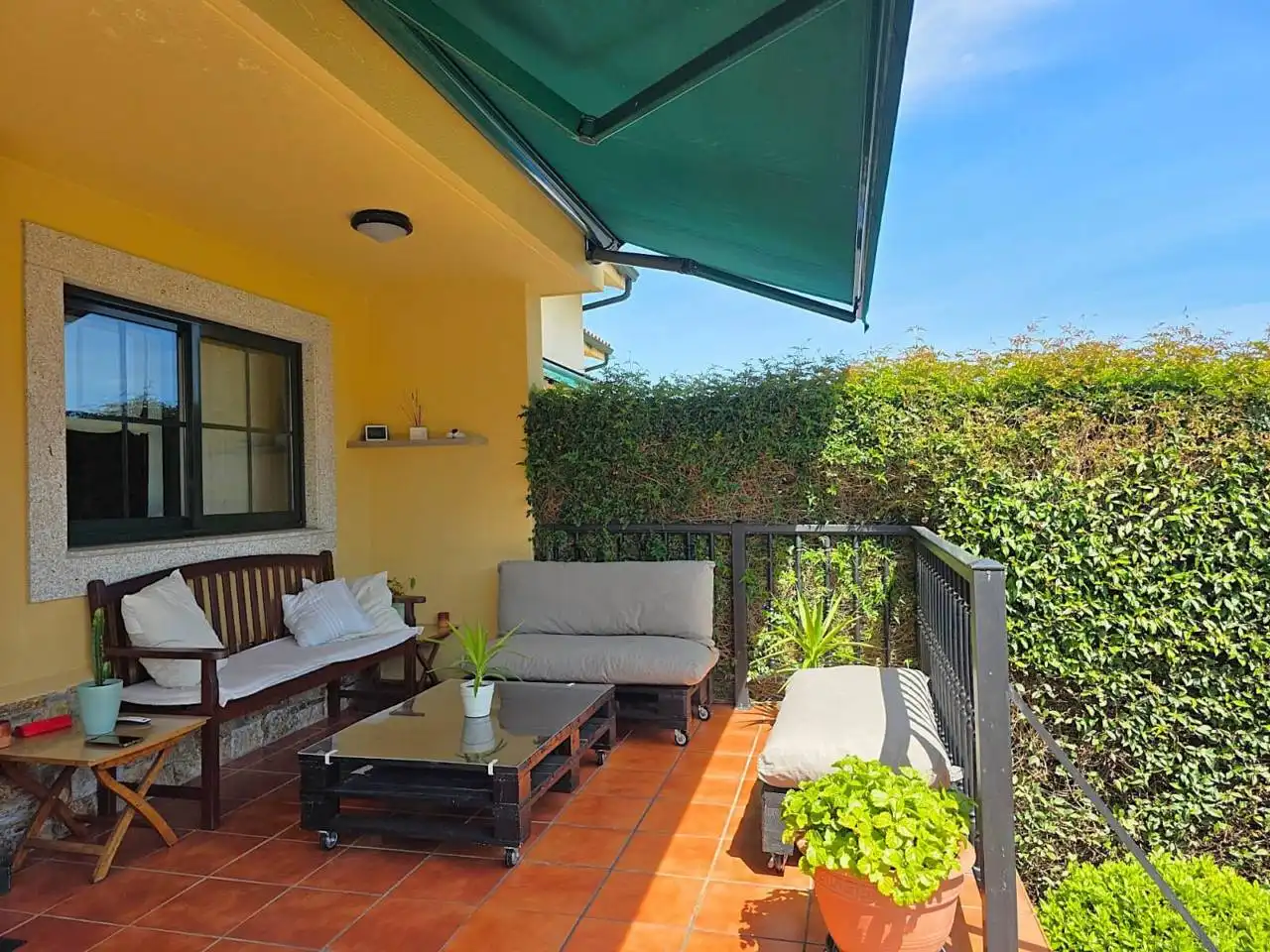 Terrasse von Einfamilien-Reihenhaus zum Verkauf in Sada (A Coruña) mit Klimaanlage, Heizung und Privatgarten