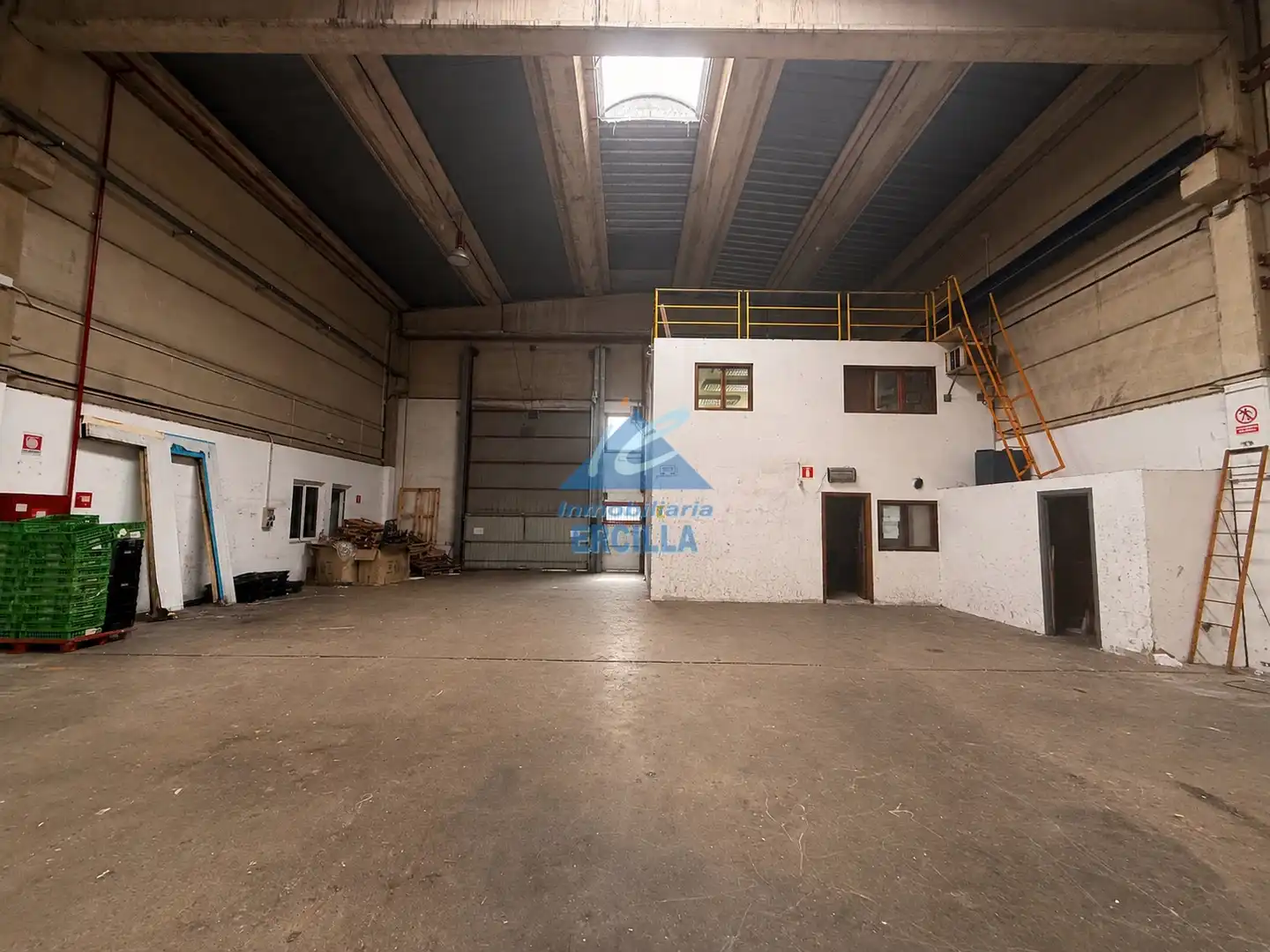 Industrial building for sale in Barrio el Campillo, imagen 2