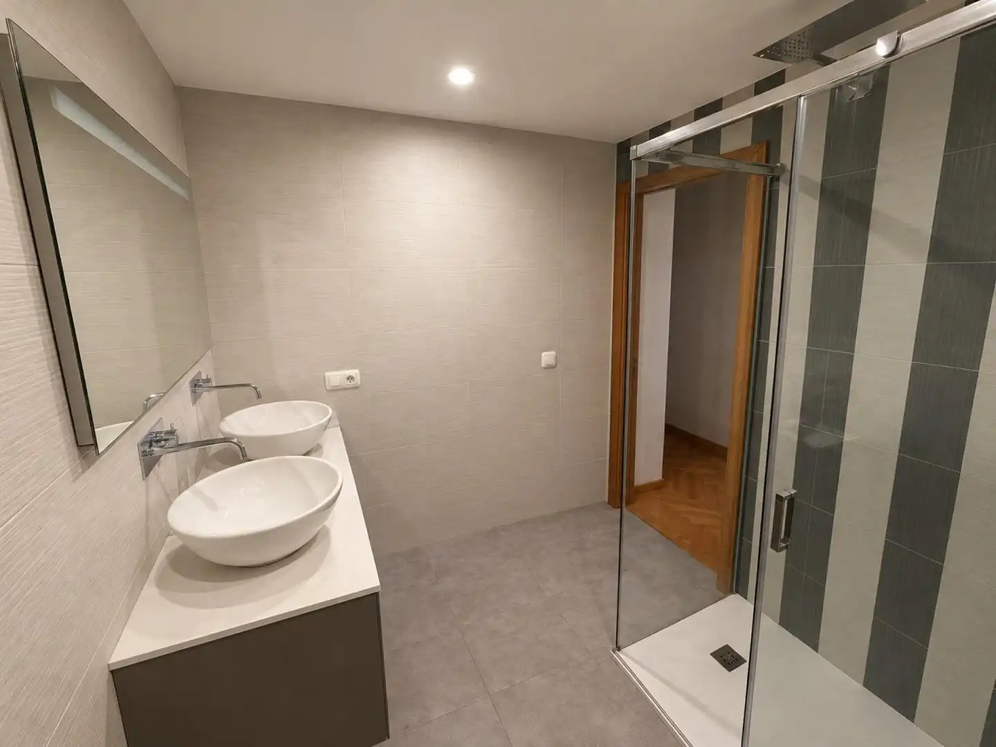 Bany de Dúplex en venda en A Coruña Capital  amb Aire condicionat, Calefacció i Piscina comunitària