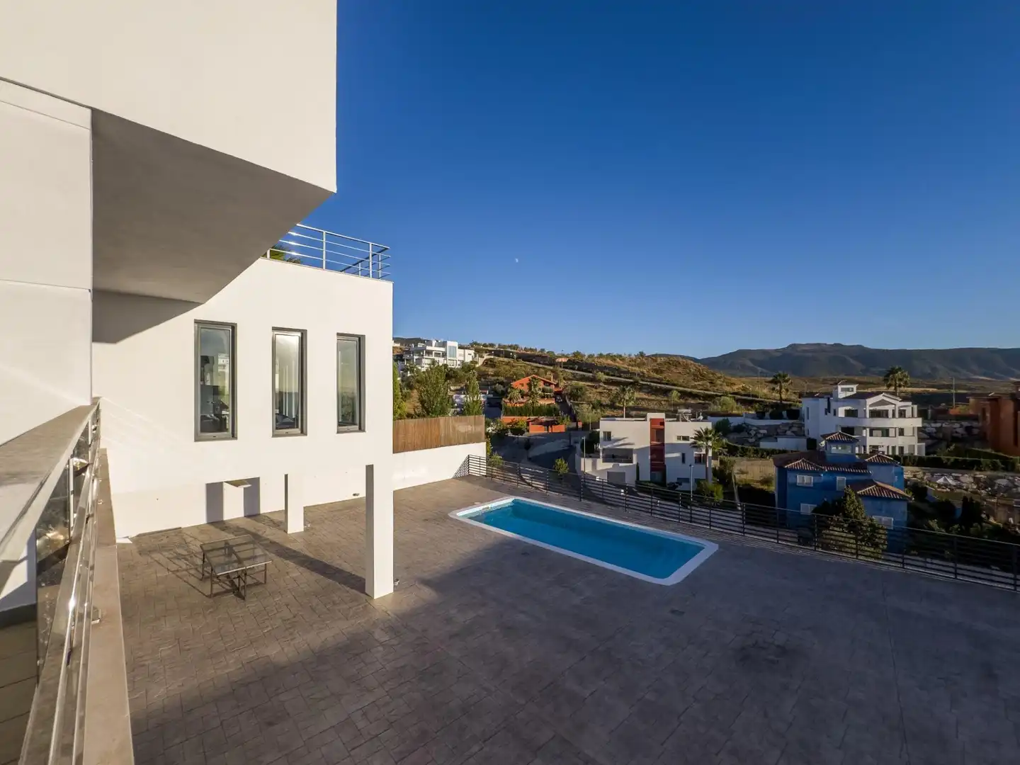 Vista exterior de Casa o xalet en venda en La Zubia amb Aire condicionat, Calefacció i Jardí privat