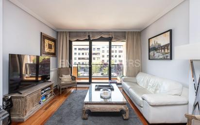Living room of Apartment for sale in Alcobendas  with Air Conditioner, Heating and Parquet flooring