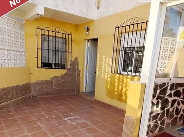 Pis amb jardí en venda a Calle Manuel Cano 'El Pireo'