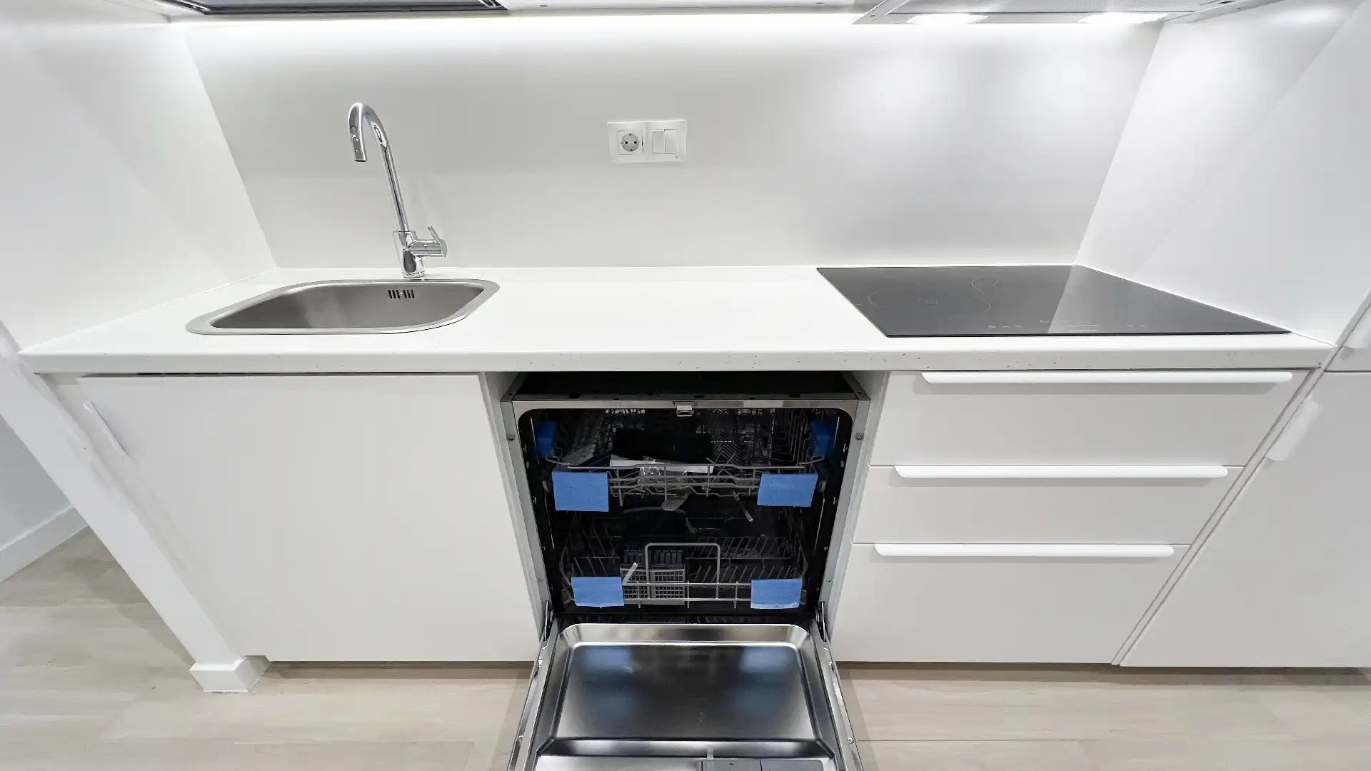 Kitchen of Flat for rent in Madrid  with Heating, Furnished and Oven