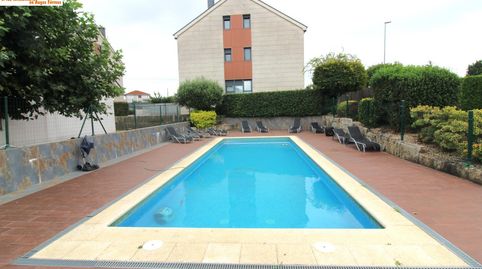 CHALET PAREADO CON JARDÍN PRIVADO Y PISCINA COMUNITARIA AL LADO DE LUGO