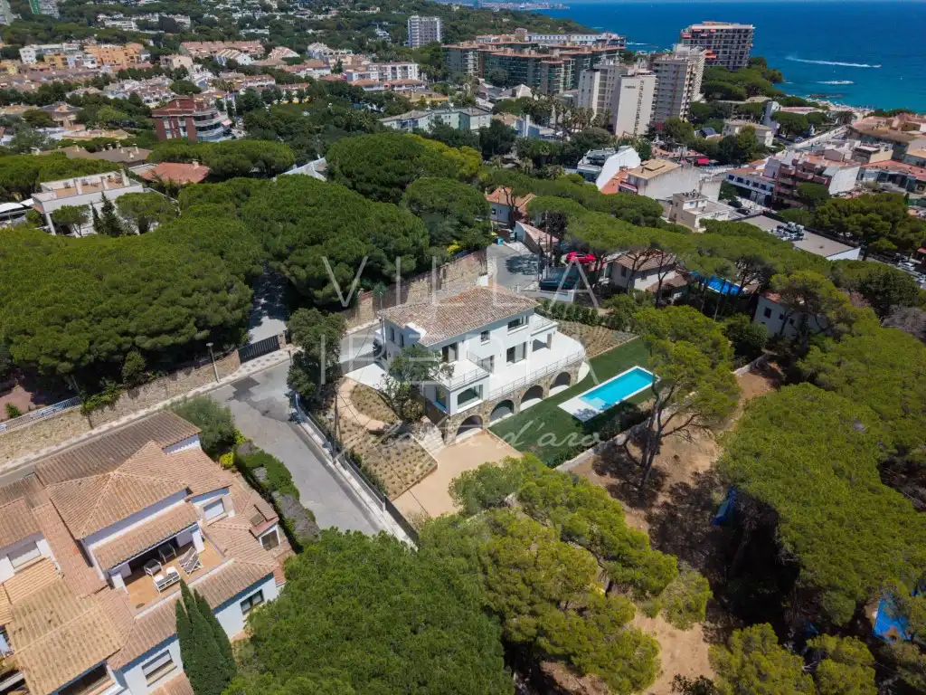 Vista exterior de Casa o xalet en venda en Castell d'Aro, Platja d'Aro i s'Agaró amb Aire condicionat, Calefacció i Jardí privat
