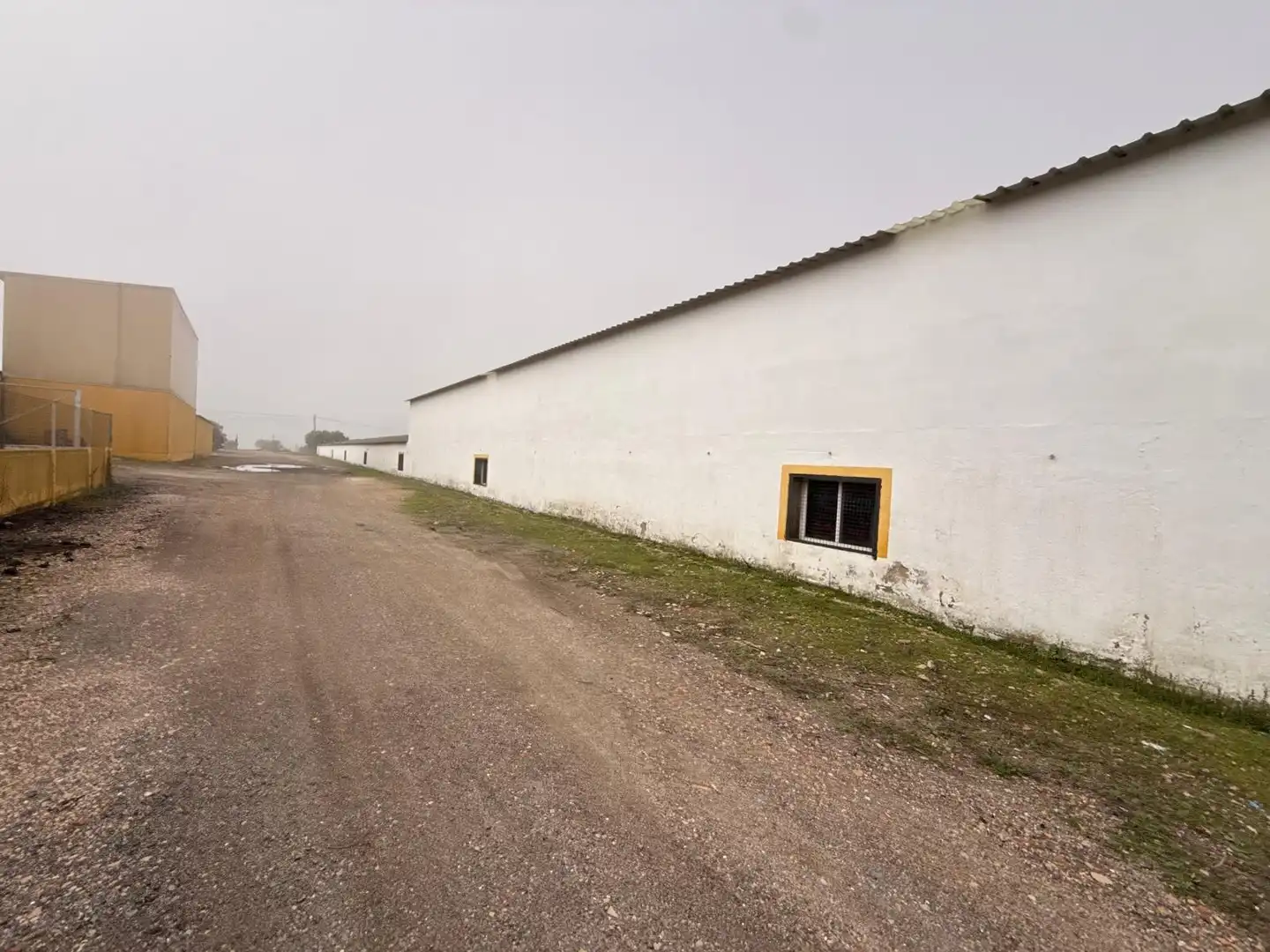 Vista exterior de Nave industrial en venta en Olías del Rey