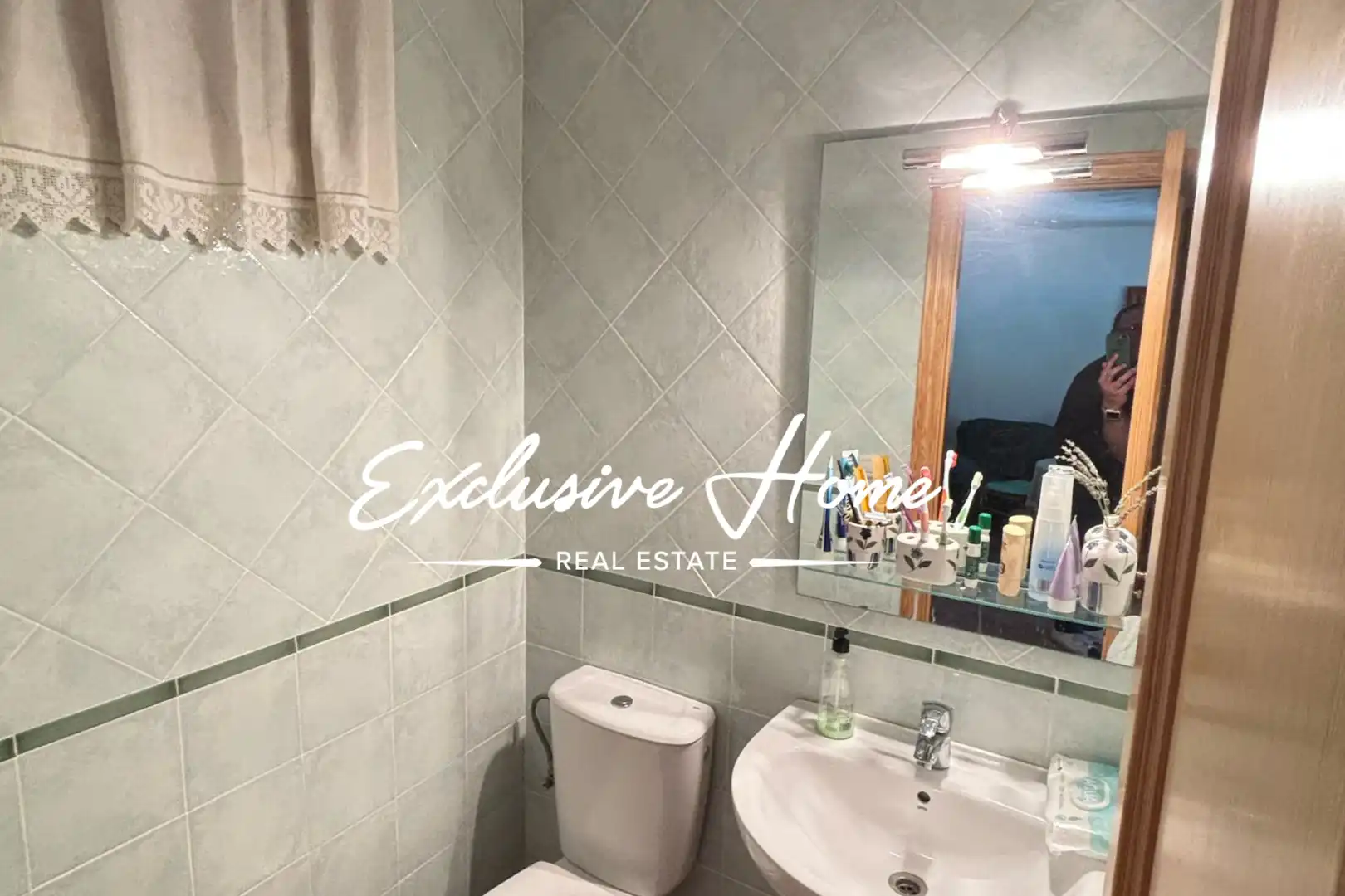 Bathroom of Houses for sale in Cortes de Arenoso  with Storage room, Furnished and Balcony
