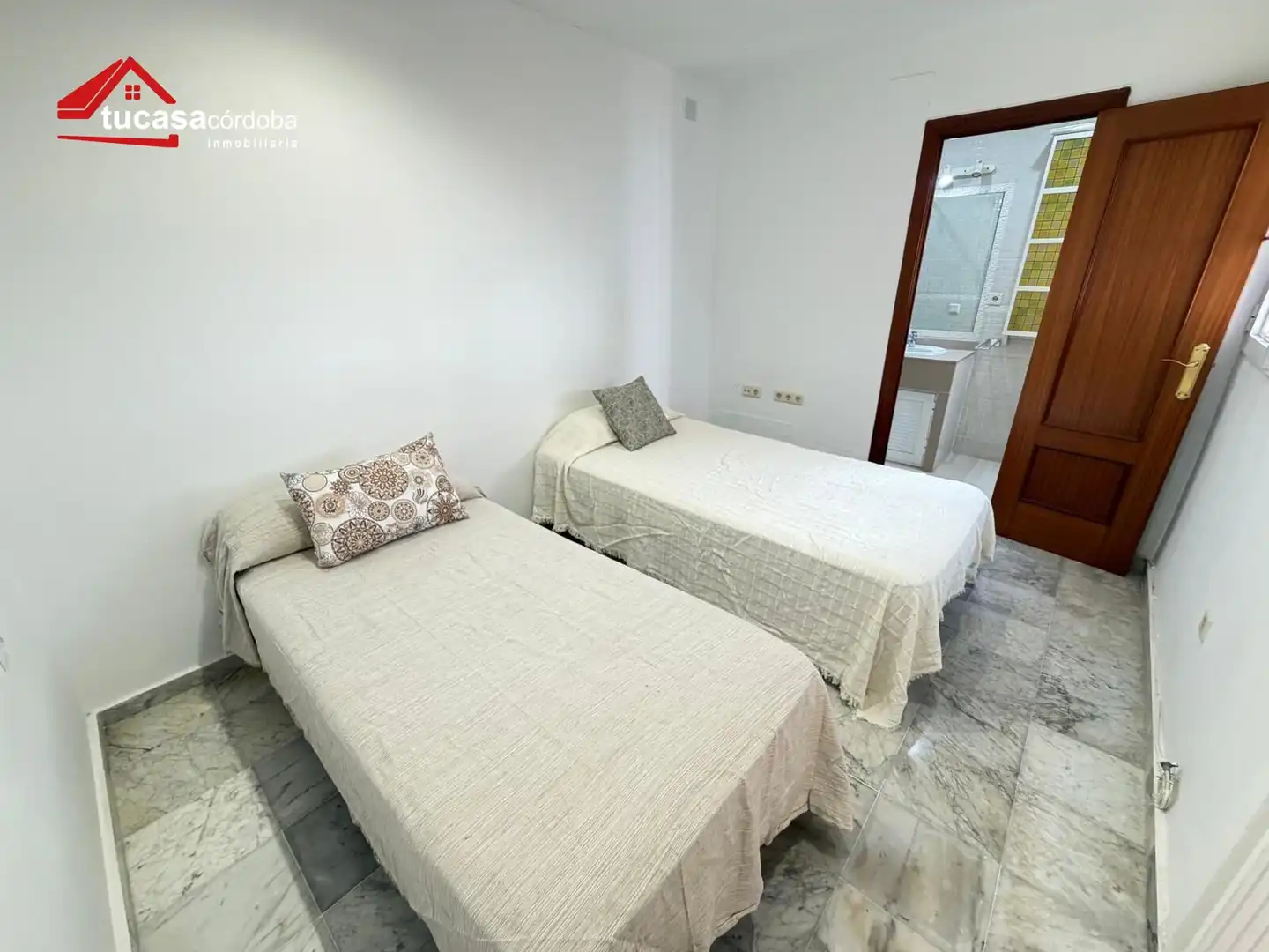 Dormitori de Casa adosada en venda en Córdoba amb Aire condicionat i Terrassa
