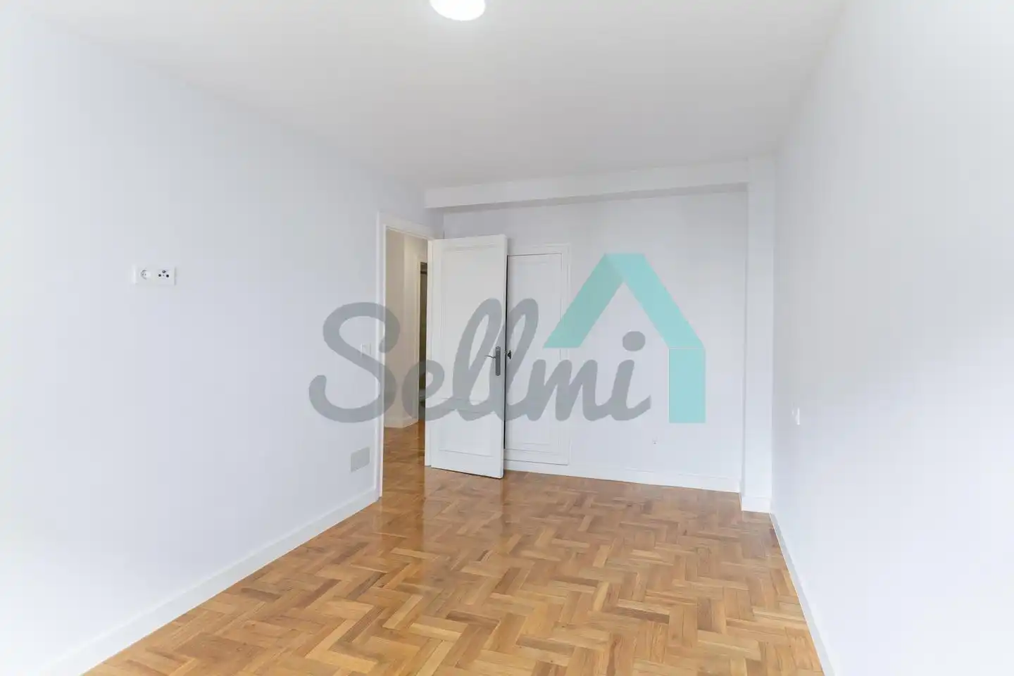 Dormitori de Casa adosada de lloguer en Oviedo  amb Calefacció, Jardí privat i Parquet