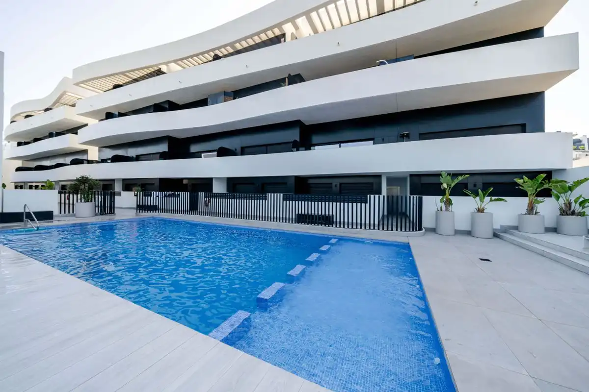 Piscina de Dúplex en venda en Guardamar del Segura amb Aire condicionat, Calefacció i Jardí privat