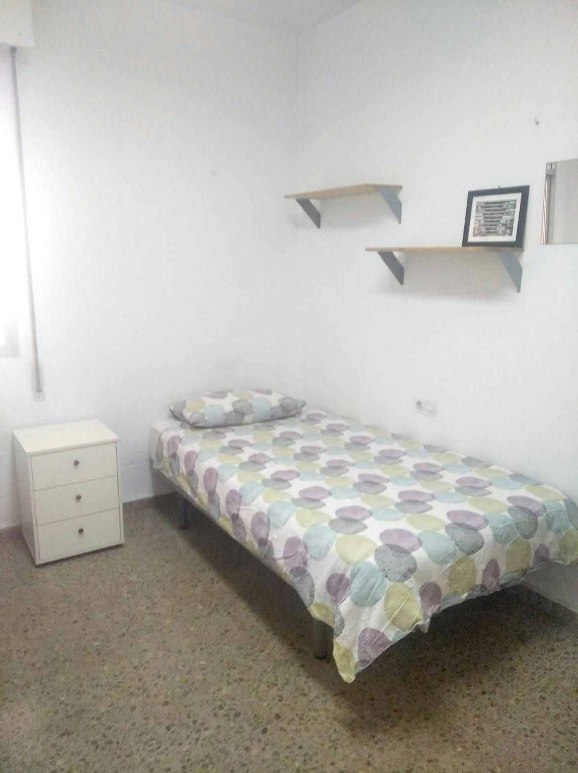 Bedroom of Flat to share in  Sevilla Capital  with Air Conditioner, Furnished and Washing machine