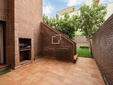 Chalet con balcón en venta en Fuencarral - El Pardo