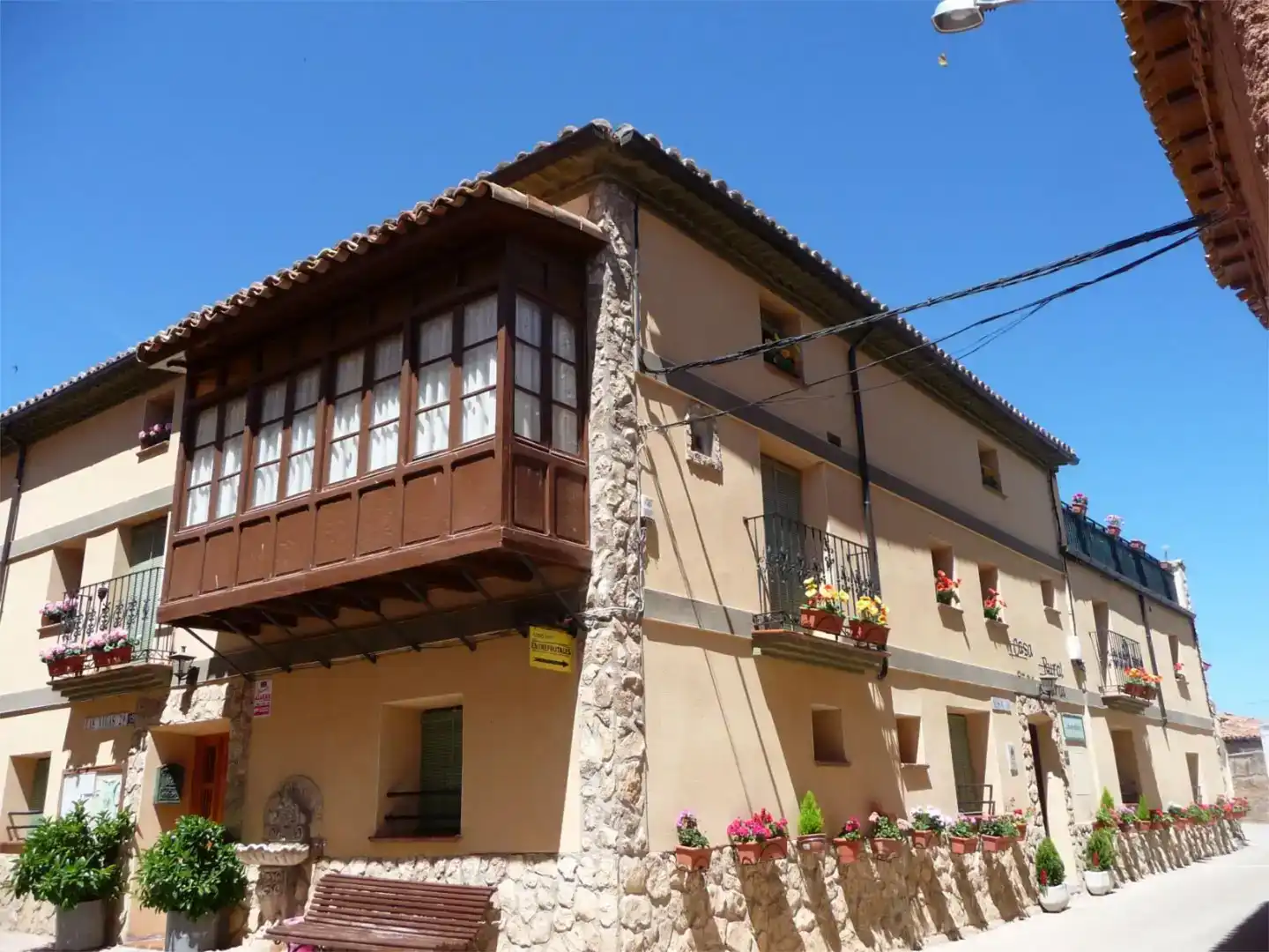 Vista exterior de Finca rústica en venda en La Vilueña amb Aire condicionat, Piscina i Balcó