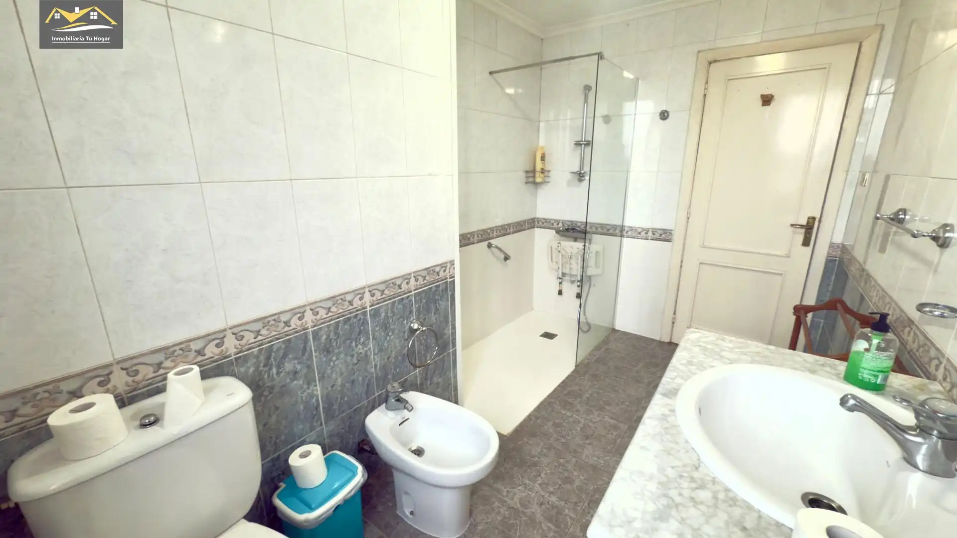 Bathroom of Houses for sale in Ourense Capital   with Private garden, Terrace and Storage room