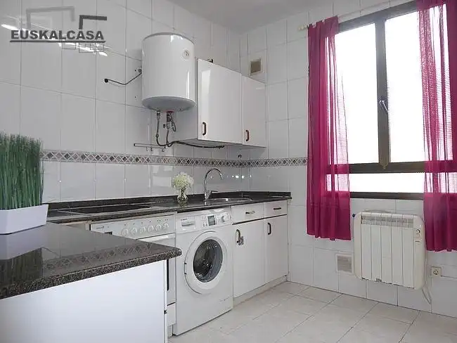 Cuina de Pis en venda en Bilbao  amb Calefacció i Parquet