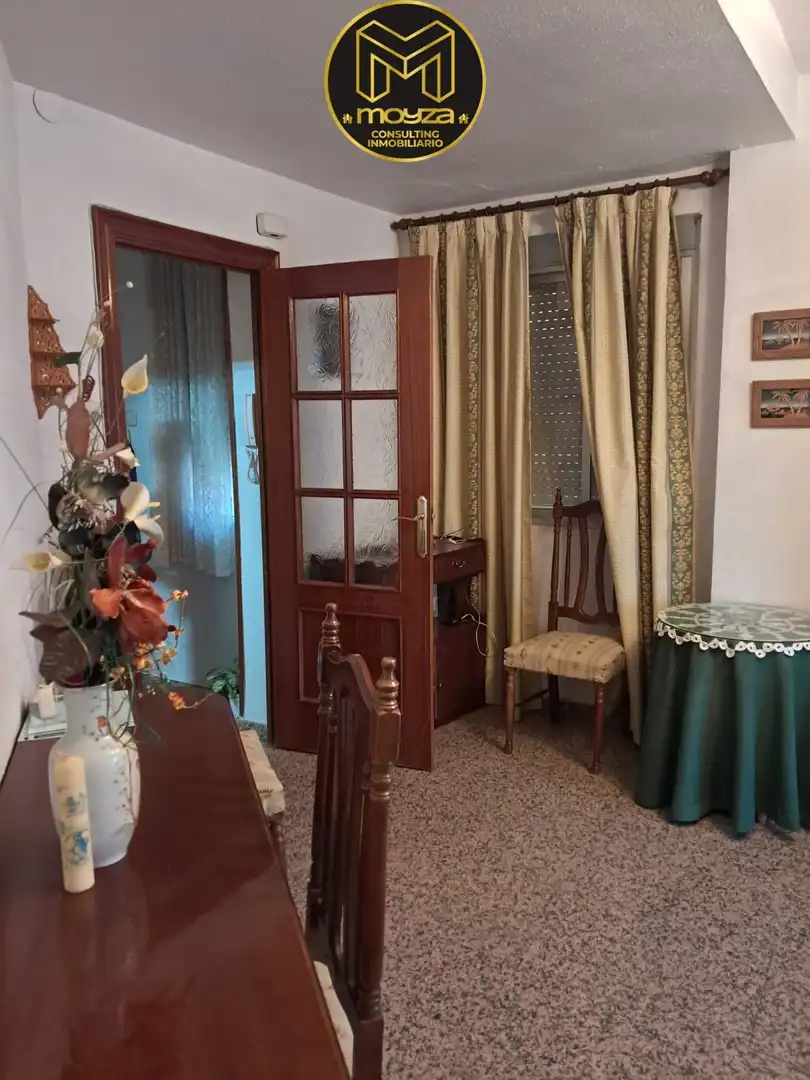 Casa amb terrassa en venda a Linarejos, imagen 3